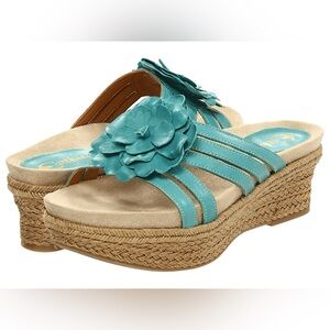 Earthies Valencia turquoise blue floral appliqué espadrille sandals size 10